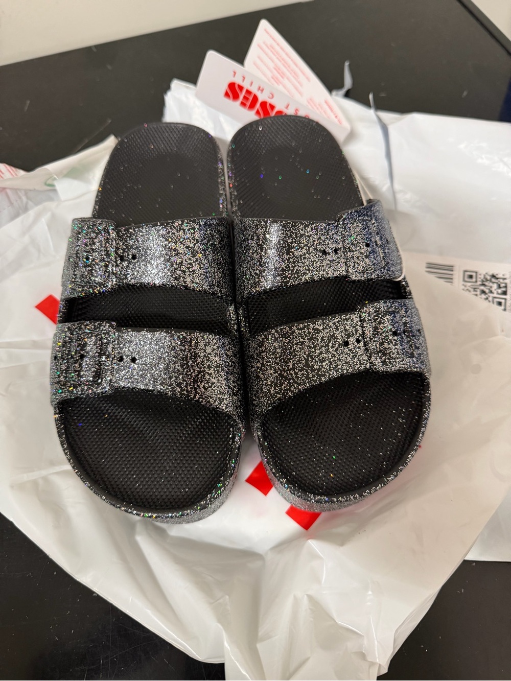 BNWT Freedom Moses black glitter platform slides